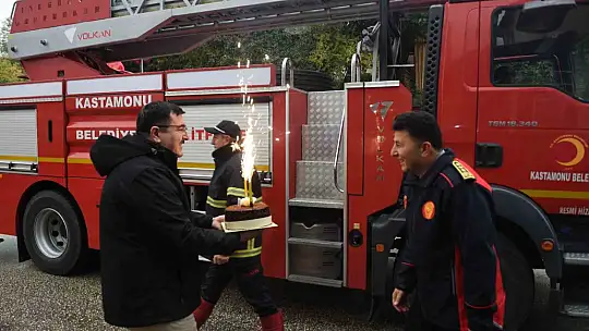 Yangın ihbarına giden itfaiyecileri pastayla karşıladılar
