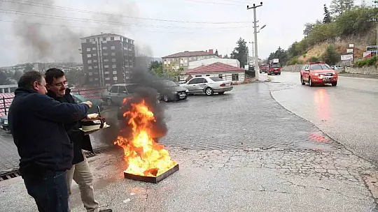 Yangın ihbarına giden itfaiyecileri pastayla karşıladılar