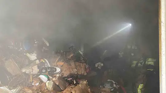 Yangında 600 bin liralık spor ayakkabılar yandı