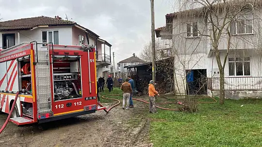 Yangında 600 bin liralık spor ayakkabılar yandı