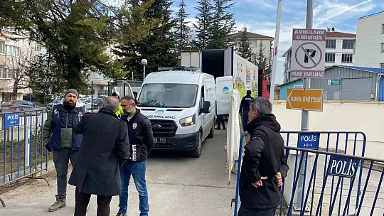 Yangının ardından yakınlarından haber alamayanlar hastanelere akın etti