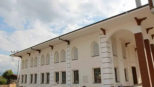 Yapımı devam eden camide son rötuşlar