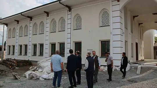 Yapımı devam eden camide son rötuşlar