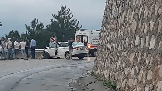 Yaralı sürücünün yakınları muhabiri engellemeye çalıştı