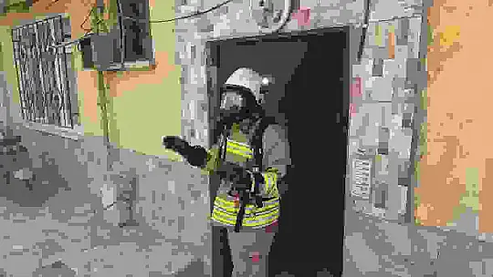 Yaramaz çocukların evcilik oyunu yürekleri ağza getirdi: Az kalsın ev yanıyordu