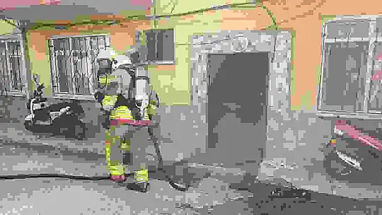 Yaramaz çocukların evcilik oyunu yürekleri ağza getirdi: Az kalsın ev yanıyordu