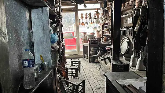 Unutulmaya yüz tutan mesleğini aşkla yapıyor