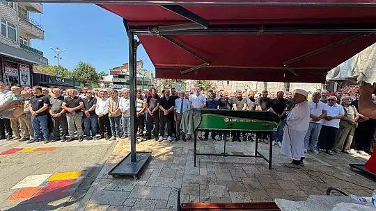 Yatağında ölü bulunan 21 yaşındaki genç son yolculuğuna uğurlandı