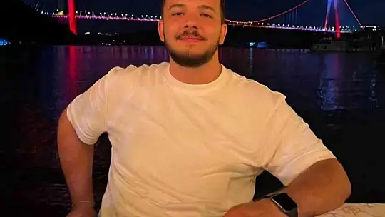 Yatağında ölü bulunan 21 yaşındaki genç son yolculuğuna uğurlandı