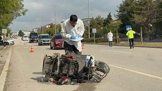 Yaya geçidinde karşı şeride geçen motorlu bisiklete çarptı: 1 ölü