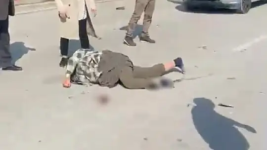 Yaya geçidinde karşı şeride geçen motorlu bisiklete çarptı: 1 ölü