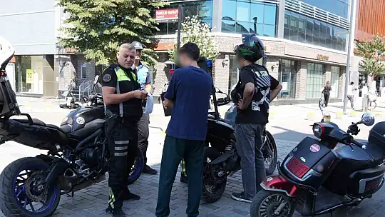 Yaya yoluna motorla girdiler, cezayı yediler