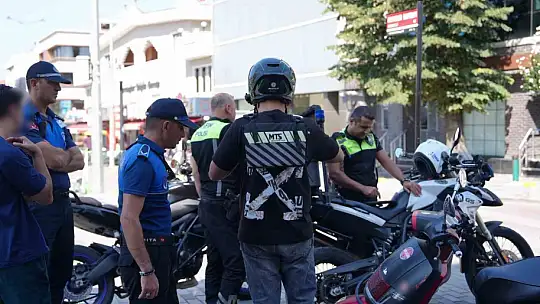 Yaya yoluna motorla girdiler, cezayı yediler