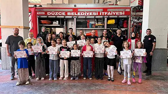 Yaz kulübü öğrencileri itfaiyeye gezdi