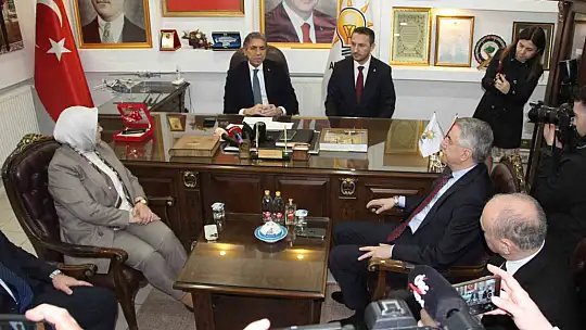 Yerel Yönetimler Başkanı Demir