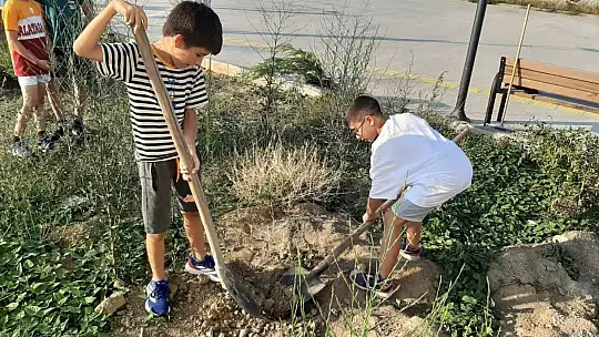 Yeşeren umutlar yılı için fidanlar toprakla buluşmaya başladı