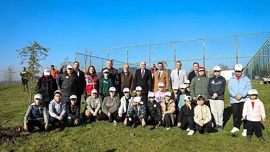 Yeşil Düzce'de fidanlar toprakla buluştu