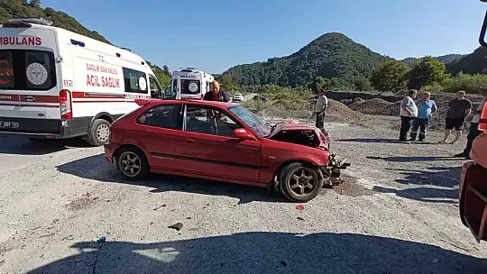 Yığılca yolunda otomobil kamyonete çarptı: 1 yaralı