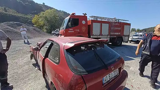 Yığılca yolunda otomobil kamyonete çarptı: 1 yaralı