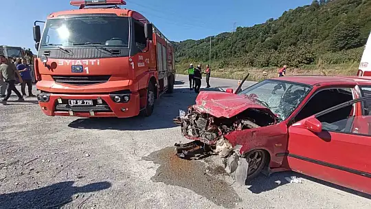Yığılca yolunda otomobil kamyonete çarptı: 1 yaralı