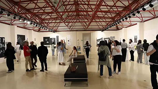 Yılsonu sergisi sanatseverlerle buluştu