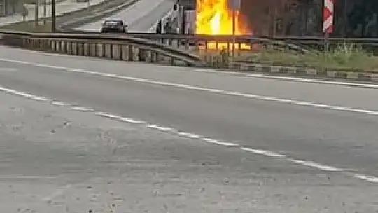 Yolcu otobüsü alev topuna döndü