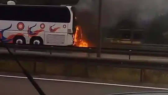 Yolcu otobüsü alev topuna döndü