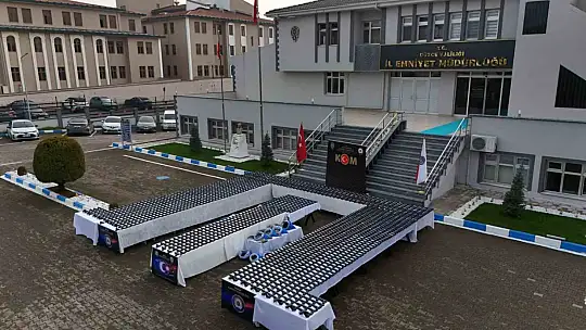 Yolcu otobüsünde binlerce silah parçası ele geçirildi: 6 gözaltı