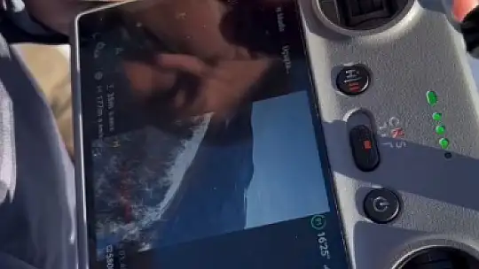 Yolu kapanan köydeki yaşlı adamın ilaçları dronla ulaştırıldı