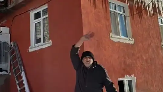 Yolu kapanan köydeki yaşlı adamın ilaçları dronla ulaştırıldı