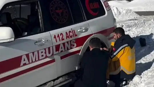 Yolu kapanan köydeki yaşlı adamın ilaçları dronla ulaştırıldı