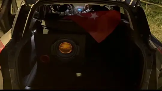 Yüksek sesle müzik dinleyen sürücüler cezadan kaçamadı