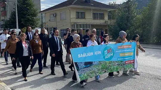 Yürüyerek günlerini kutladılar