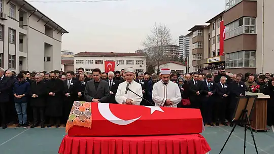 Yüzlerce meslektaşı Fatma Nur öğretmeni son yolculuğuna uğurladı