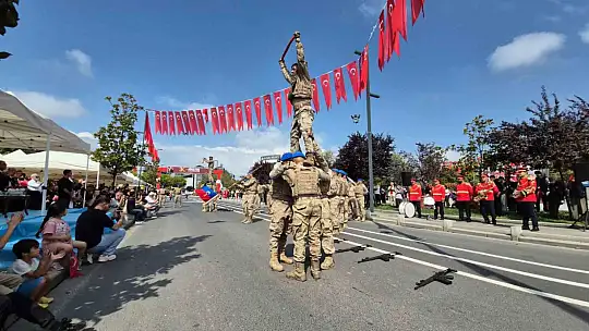 Zaferin 104. yılında komandolardan nefes kesen gösteri