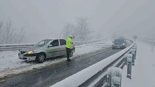 Zonguldak-Ereğli yolunda sürücülere kar engeli