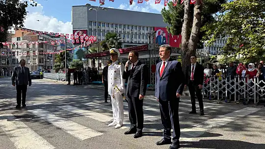 Zonguldak Limanı'nda 30 Ağustos şöleni: Römorkörlerden görsel şov