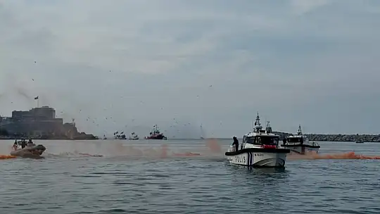 Zonguldak Limanı'nda Cumhuriyet Bayramı'na özel deniz gösterisi