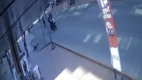 Zonguldak'ta 10 yaşındaki çocuğa motosikletin çarpma anı kamerada