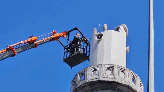Zonguldak'ta 100 yıllık caminin minaresi risk nedeniyle yıkılıyor