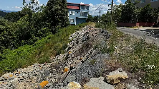 Zonguldak'ta 20 köyü birbirine bağlayan yolda yeni heyelan riski