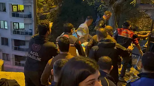 Enkaz altındaki kişiyi kurtarma çalışmaları sürüyor