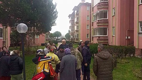 Zonguldak'ta 4 katlı binada yangın