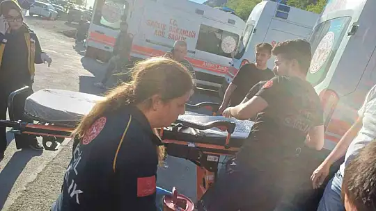 Zonguldak'ta akaryakıt istasyonuna dalan otomobil dehşet saçtı: 5'i çocuk 6 yaralı