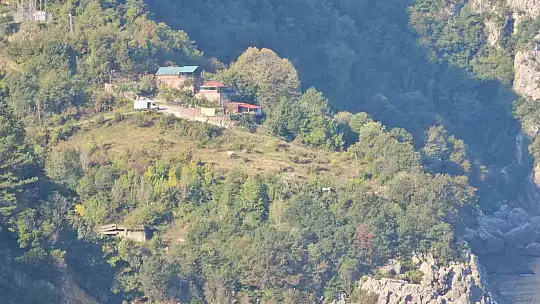 Kayalıklarda kaybolan kişiyi arama çalışmaları 4. gününde