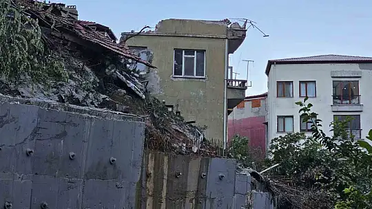 Zonguldak'ta bina faciasının boyutu gün ağarınca ortaya çıktı: 7 bina tahliye edildi