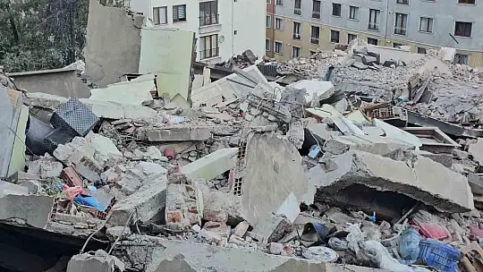 Zonguldak'ta bina faciasının boyutu gün ağarınca ortaya çıktı: 7 bina tahliye edildi