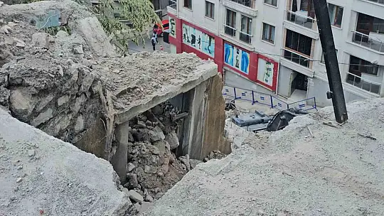 Zonguldak'ta bina faciasının boyutu gün ağarınca ortaya çıktı: 7 bina tahliye edildi