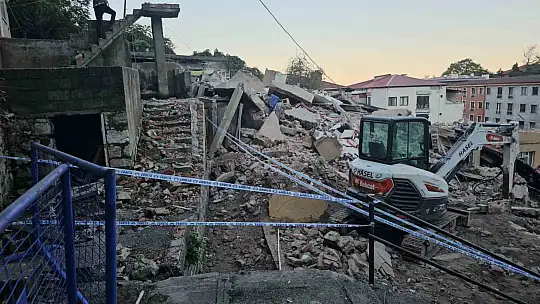 Zonguldak'ta bina faciasının boyutu gün ağarınca ortaya çıktı: 7 bina tahliye edildi