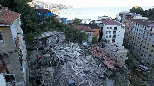 Zonguldak'ta bina faciasının boyutu gün ağarınca ortaya çıktı: 7 bina tahliye edildi